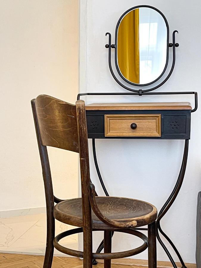 Turnkey I Vintage Terrace Apartment Praga Exterior foto